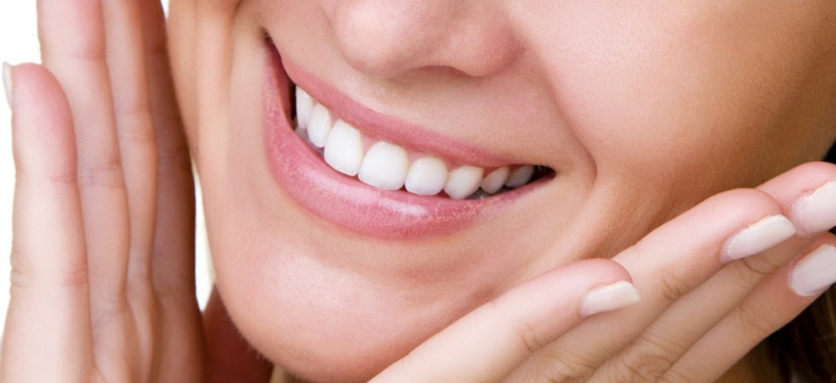 「口元の見た目」が気になり始めたら、審美歯科セラミック治療を考えるタイミング